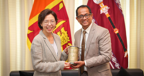 කොරියා තානාපතිනී- කථානායක හමුවක්