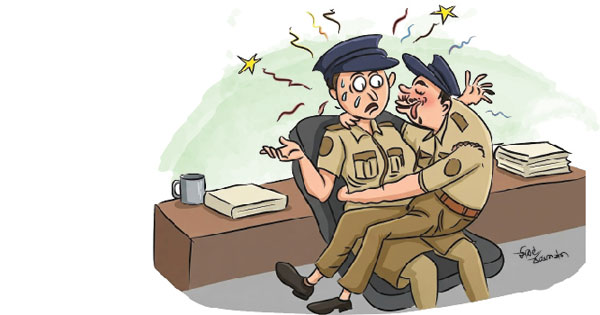 ඩ්බිලිව්.පී.සීගේ උකුලේ ඉඳගත් පී.සී ගෙදර