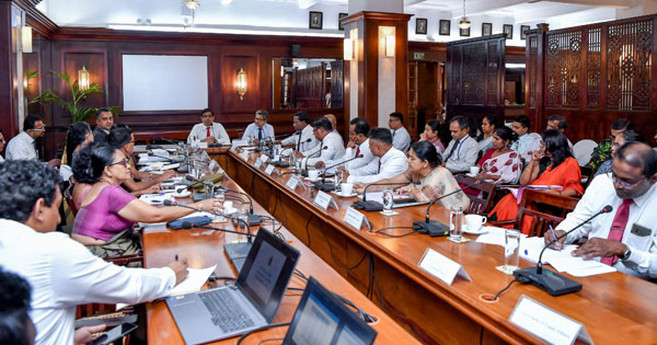 අයවැය යෝජනා ගැන සාකච්ඡාවක් කැඳවයි