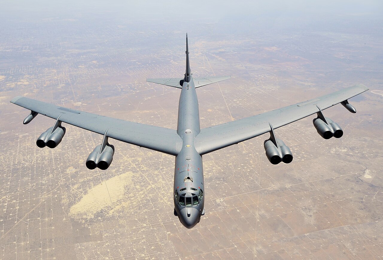 US Air Force B-52 bomber crashes shortly after takeoff in California