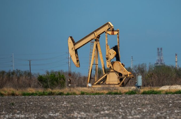 Brent falls below $80 per barrel on report U.S. will allow Iran to sell oil immediately