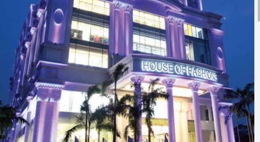 Leading clothing retailer owner remanded over Customs probe